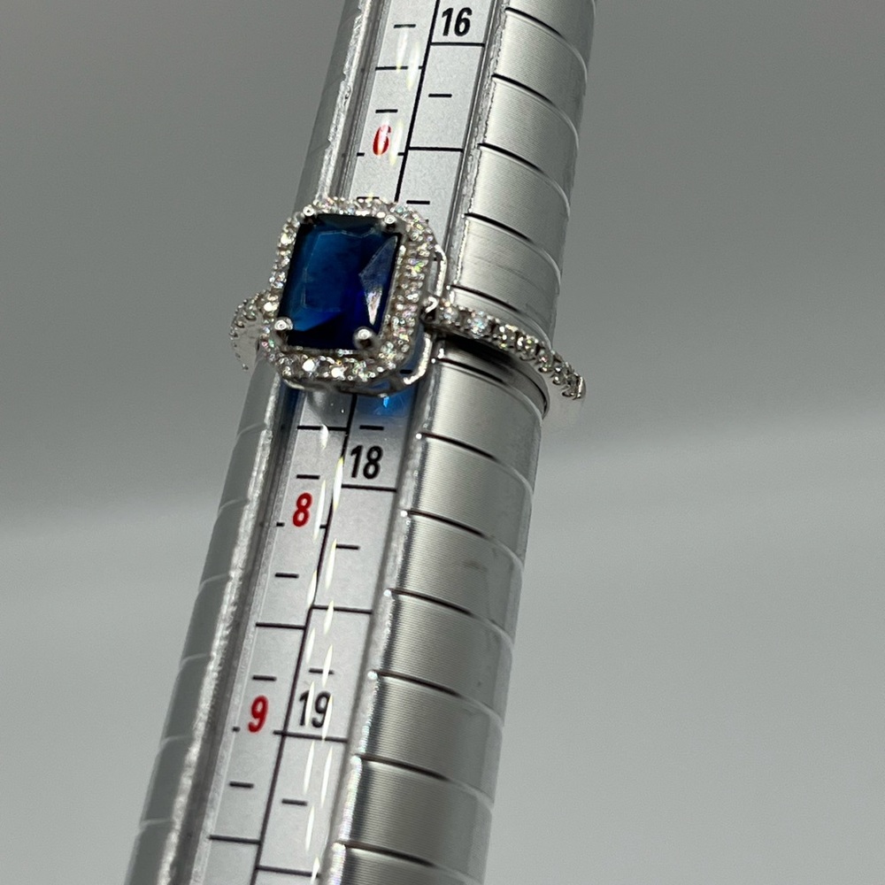 Sapphire ring - Picture 2 of 3